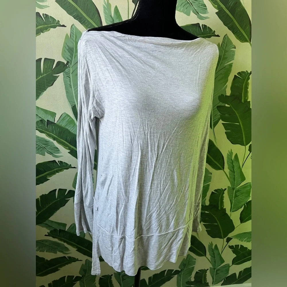 Free People We the free Womens‎ light gray long sleeve top Medium